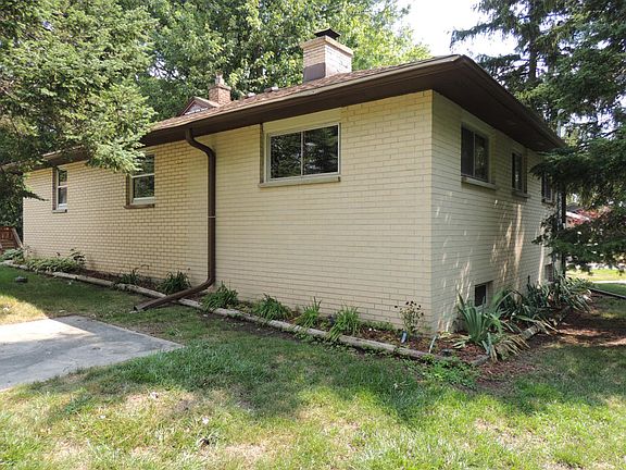 3rd image of 3543 Lake Dr