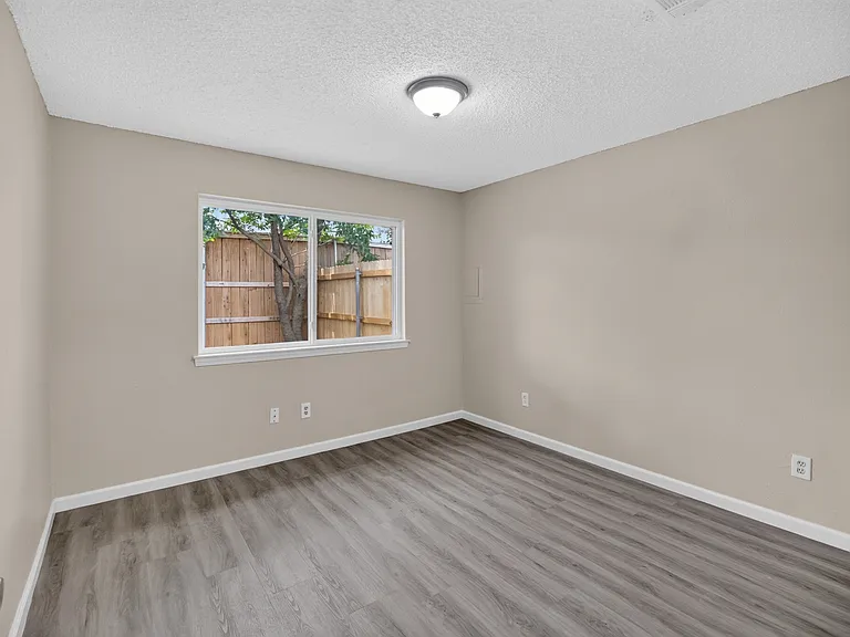 1128 Pleasant Valley Ln #1128 — Photo 17