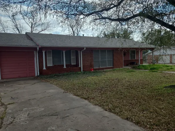 2706 Bois D Arc St, Commerce, TX 75428