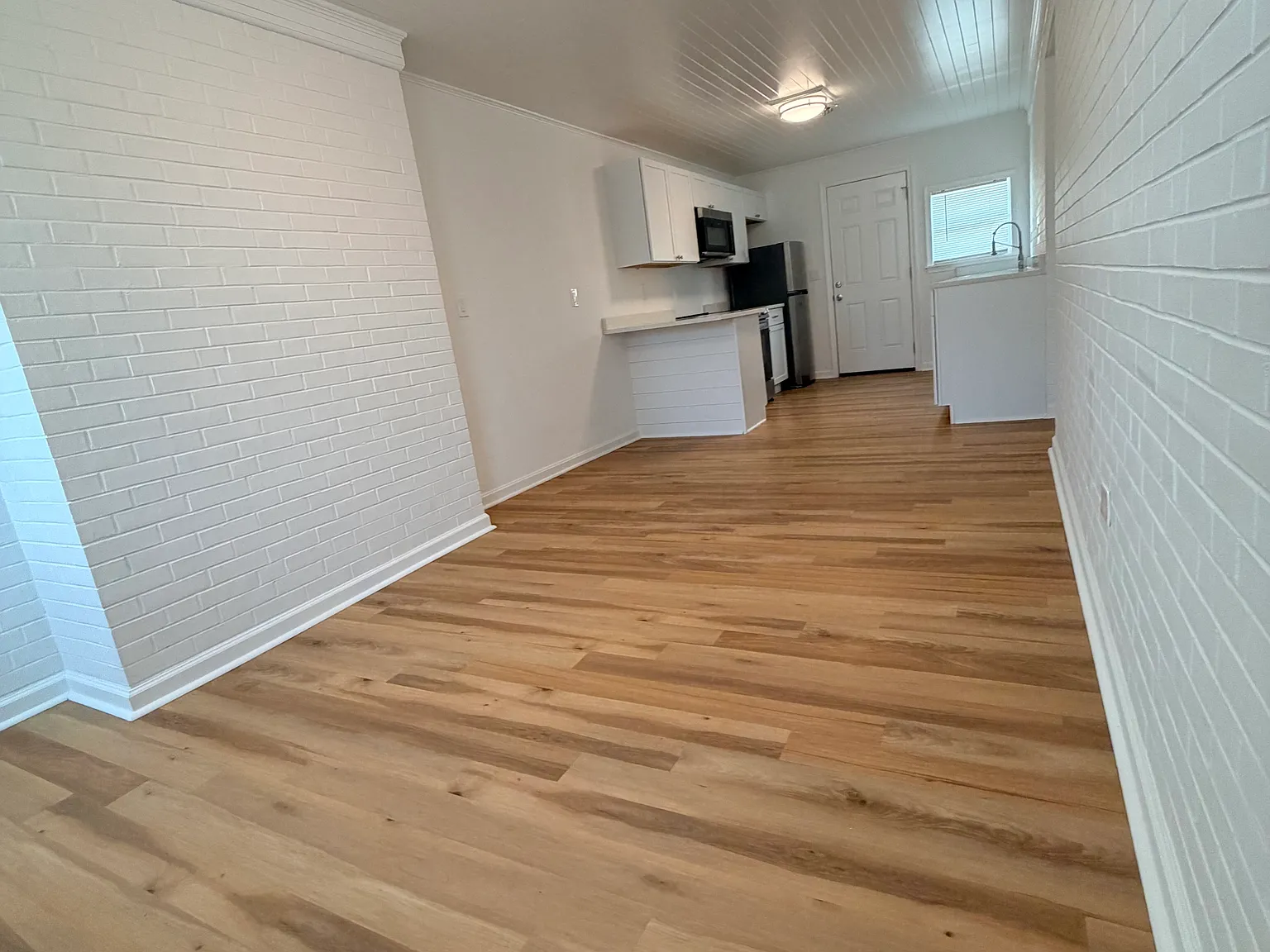 1 bed, 800 sqft, $1,100 — Photo 3