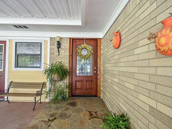 5th image of 535 Margaret St