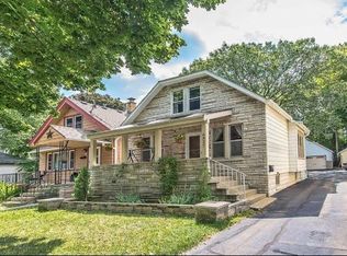 6827 Auburn Ave, Wauwatosa, WI 53213