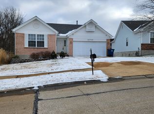 16768 Hickory Crest Dr, Ballwin, MO