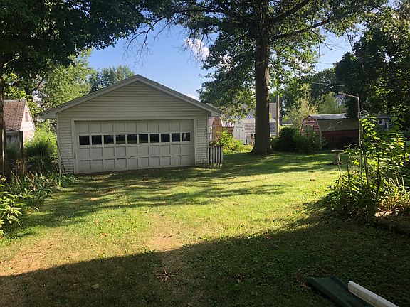 2nd image of 516 E Market St