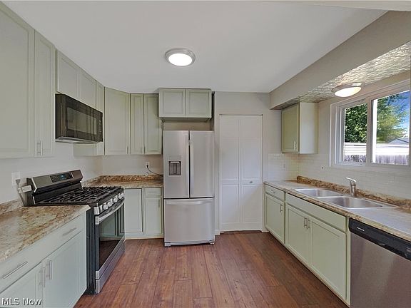 2nd image of 15025 N Gallatin Blvd