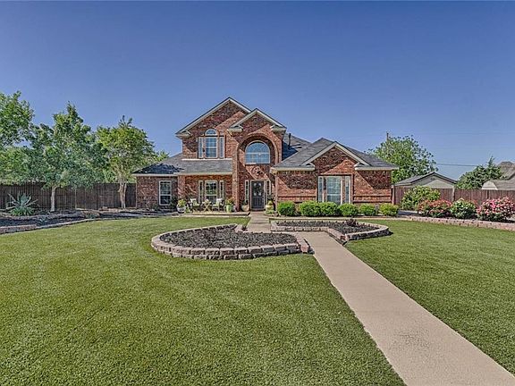 3rd image of 824 Lakewood Dr