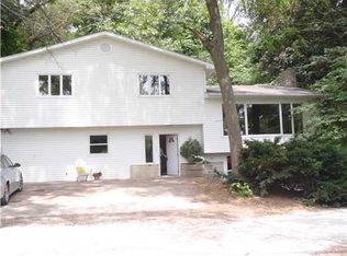 1584 Forest Grove Rd, Cedar Rapids, IA 52403