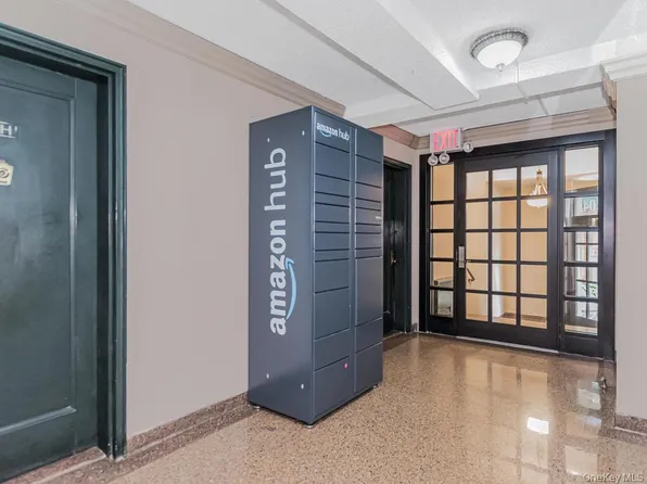 2104 Holland Avenue image 16 of 19