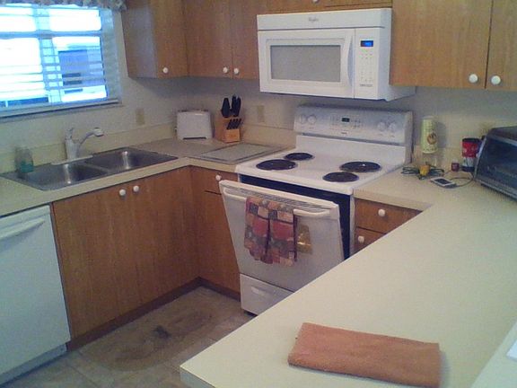 4th image of 727 Villita Ln