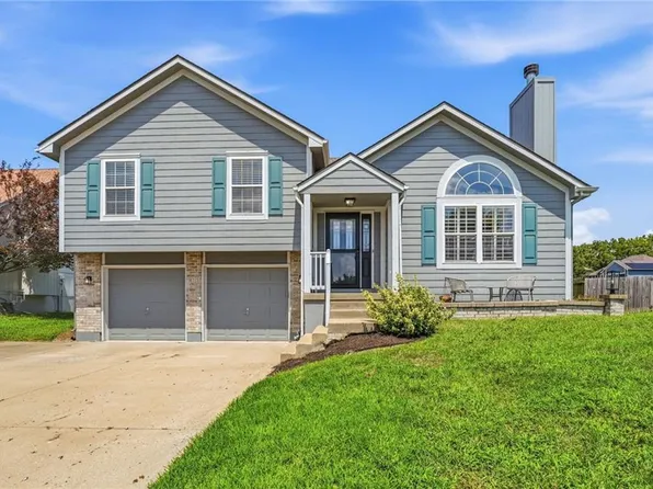 911 Wildwood Dr, Pleasant Hill, MO 64080