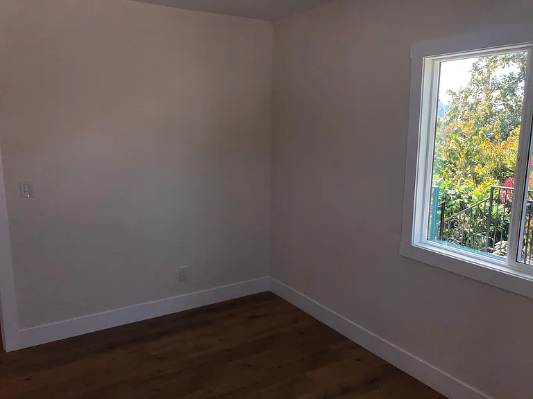 2620 1/2 N Griffin Ave — Photo 6