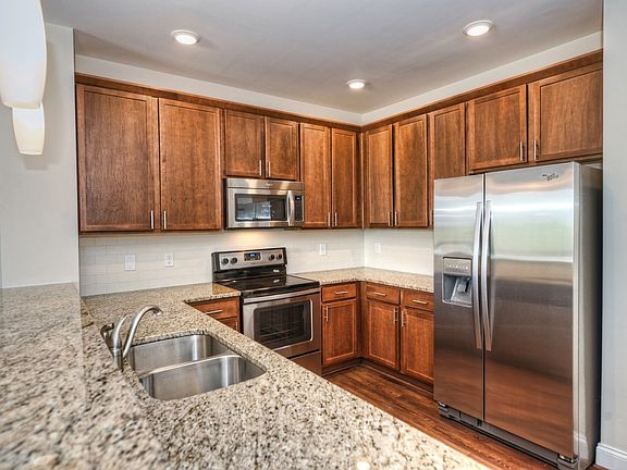 3rd image of 1114 Clement Ave APT 209