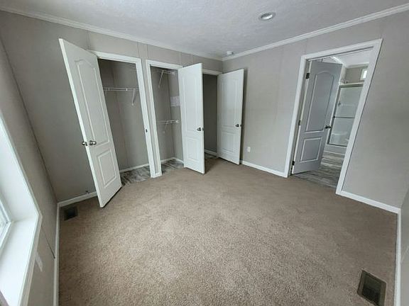 3rd image of 8 Quarry Hill Est #8
