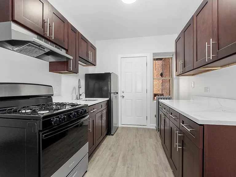 8201 S Paulina St — Photo 10