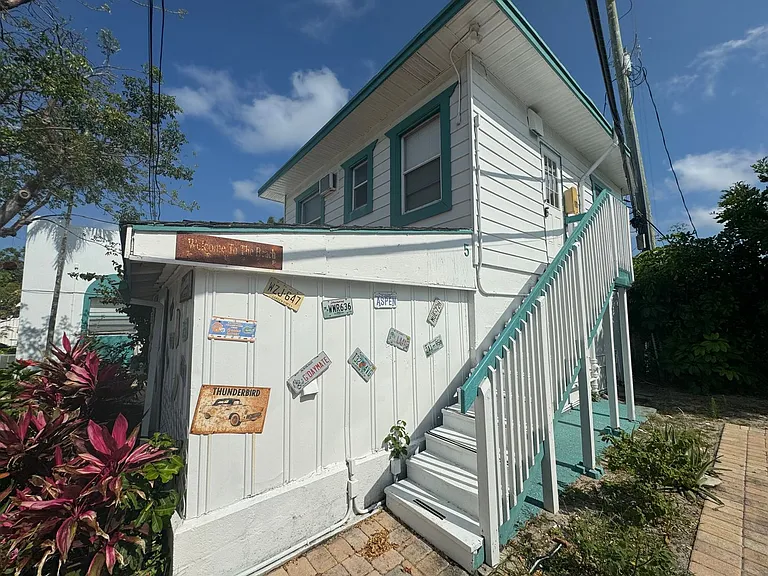 4246&4300 Seagrape Dr #4249-4301 — Photo 5
