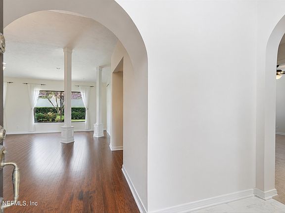 4th image of 4018 CORRIENTES Court