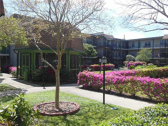 3rd image of 2708 Whitney Pl APT 810
