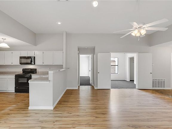 4th image of 401 Angelina Dr