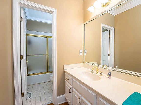 Main floor full bath