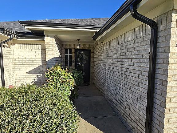 2nd image of 535 Thistle Meade Cir