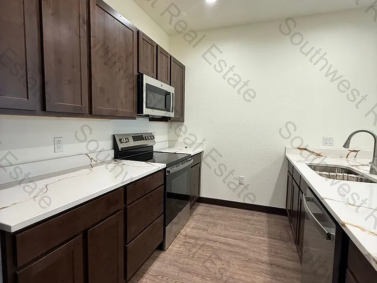 3808 Madison — Photo 4
