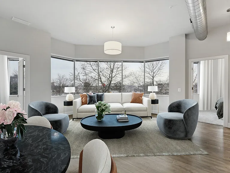 Large, Open-concept Floor Plans
