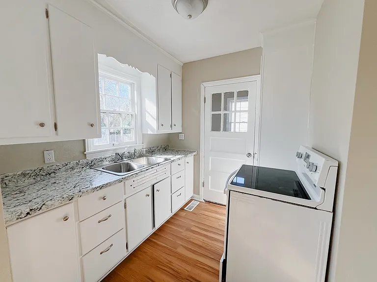 635 N Battin Ave — Photo 5