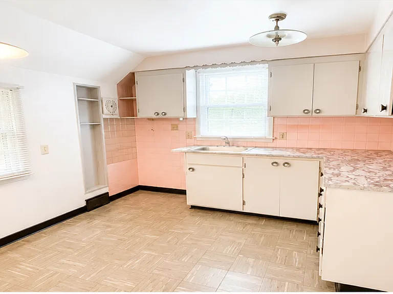 631 Elmwood Ave #UPPER — Photo 3