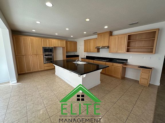 3rd image of 546 W Campania Way