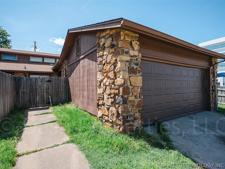 5104 S 75th East Ave — Photo 3