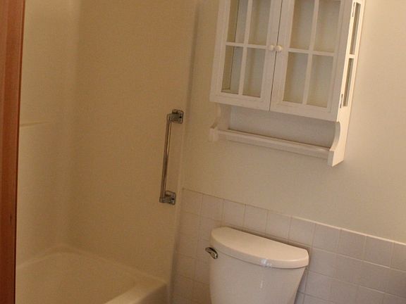 4th image of 300 Farmstead Ln #2