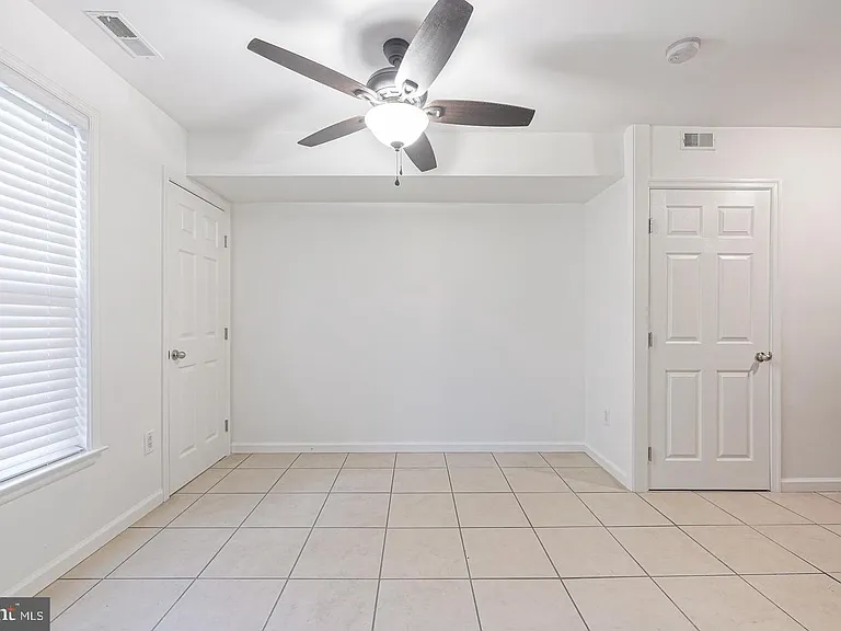 1051 Harbour Dr — Photo 15