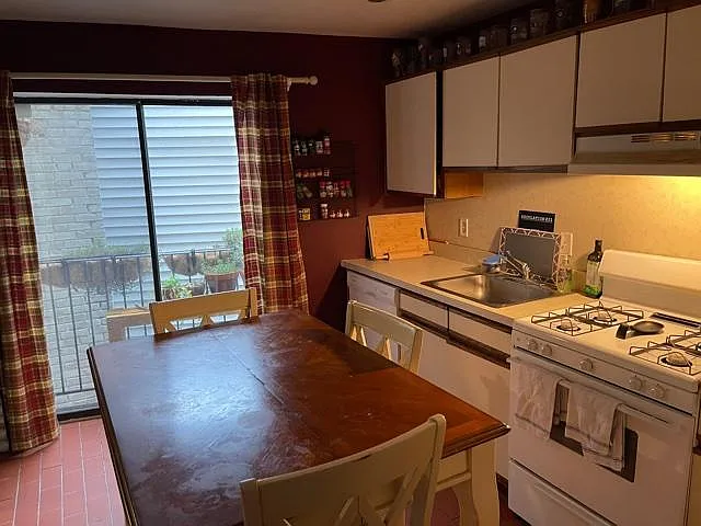 516 Fitzwater St #2 — Photo 4