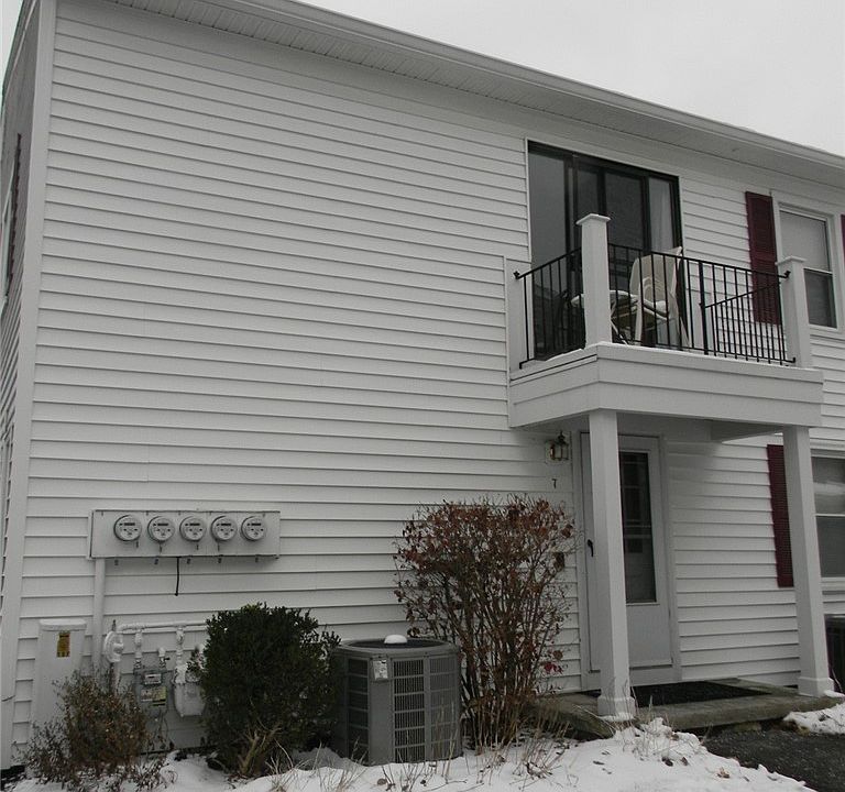 1st image of 7 Falcon Ln W