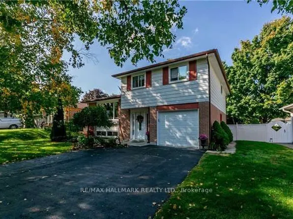 8 Meadowland Ave, Barrie, ON L4N 2Y4