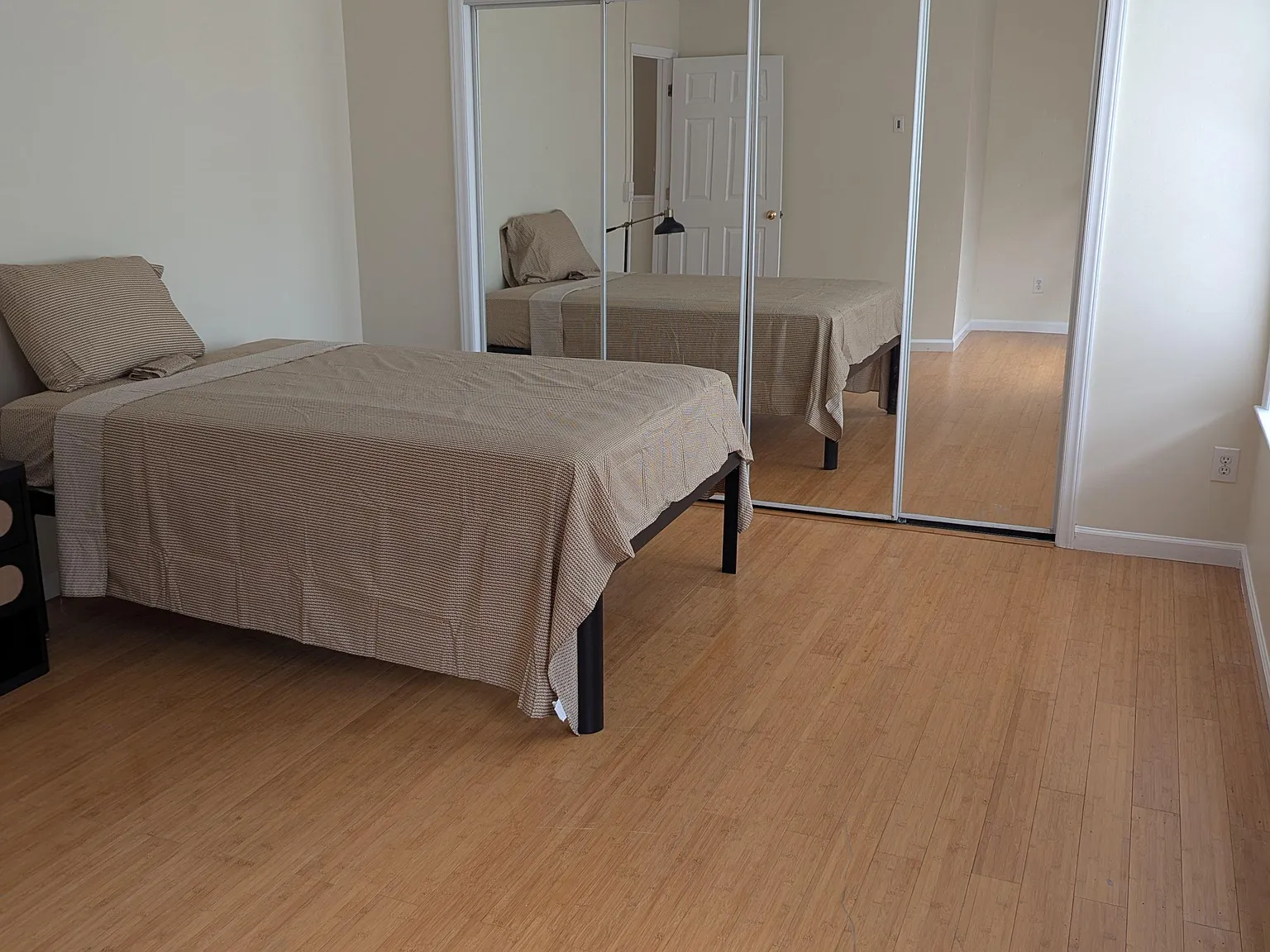 4 bed, 2.5 bath, 2800 sqft, $1,299 — Photo 3