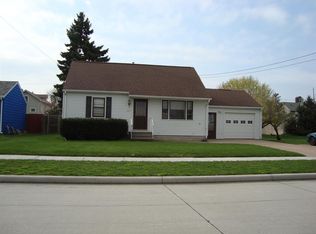 657 W 8th Ave, Oshkosh, WI 54902