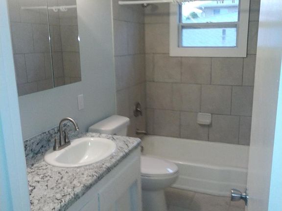 3rd image of 2610 W Cornelia Ave APT 4