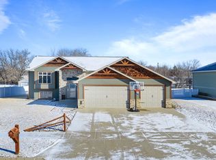 2412 4th Ave SW, Minot, ND 58701