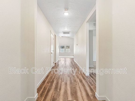 3rd image of 10604 W New Berlin Dr