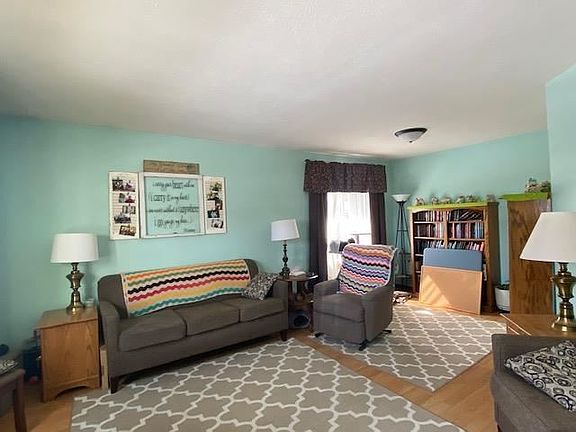 2nd image of 1407 Camelot Dr