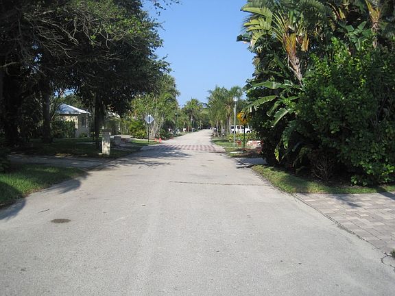 4th image of 231 Blossom Ln
