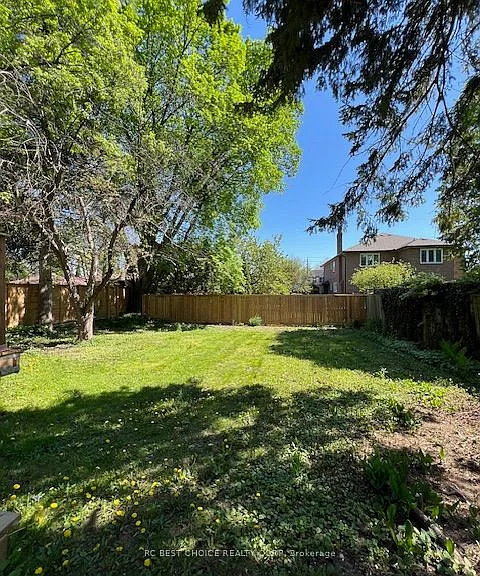 173 Poyntz Ave — Photo 6