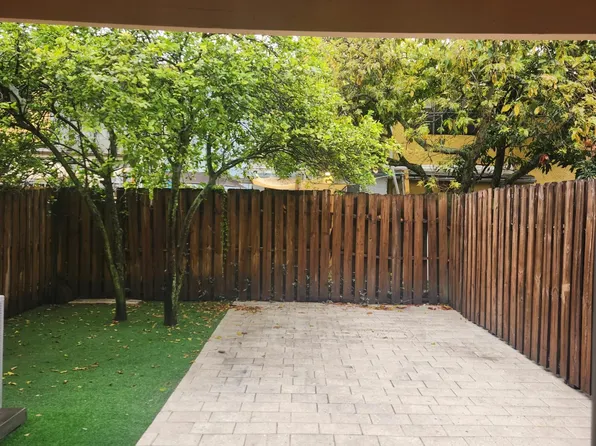 5962 NW 25th St, Fort Lauderdale, FL 33313