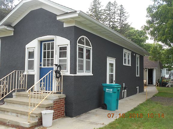 3rd image of 1072 S Oak Ave