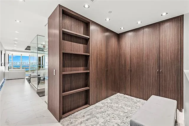 1100 Biscayne Blvd #LPH6105 — Photo 11