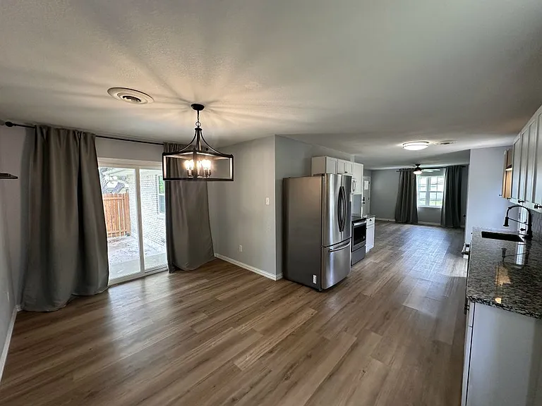 105 E Cherokee Dr — Photo 10