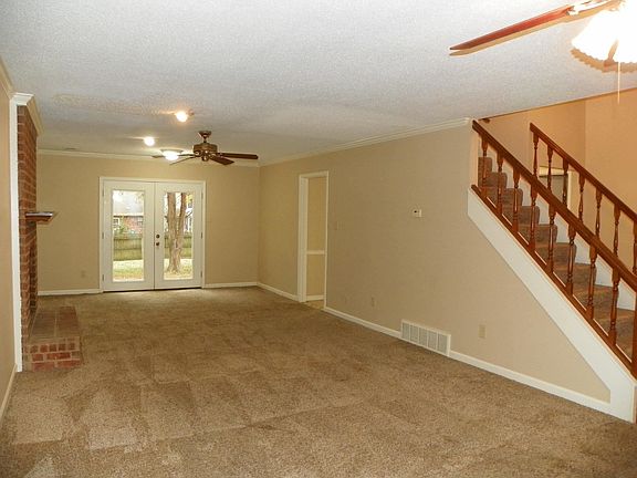 3rd image of 301 E Lawnwood Dr
