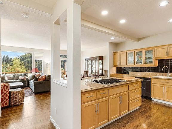 4th image of 1475 Willamette Falls Dr