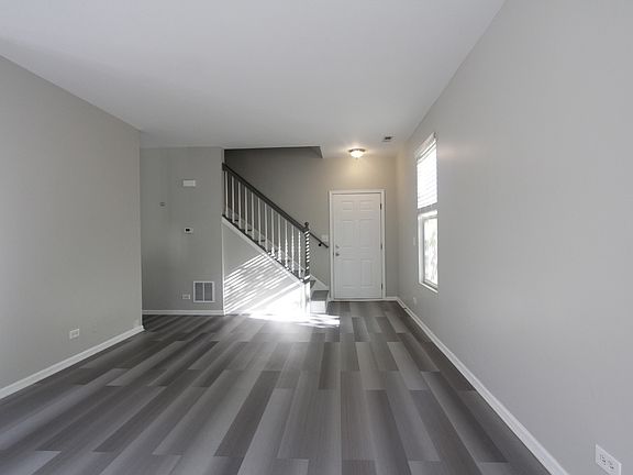 4th image of 3960 Blackstone Dr